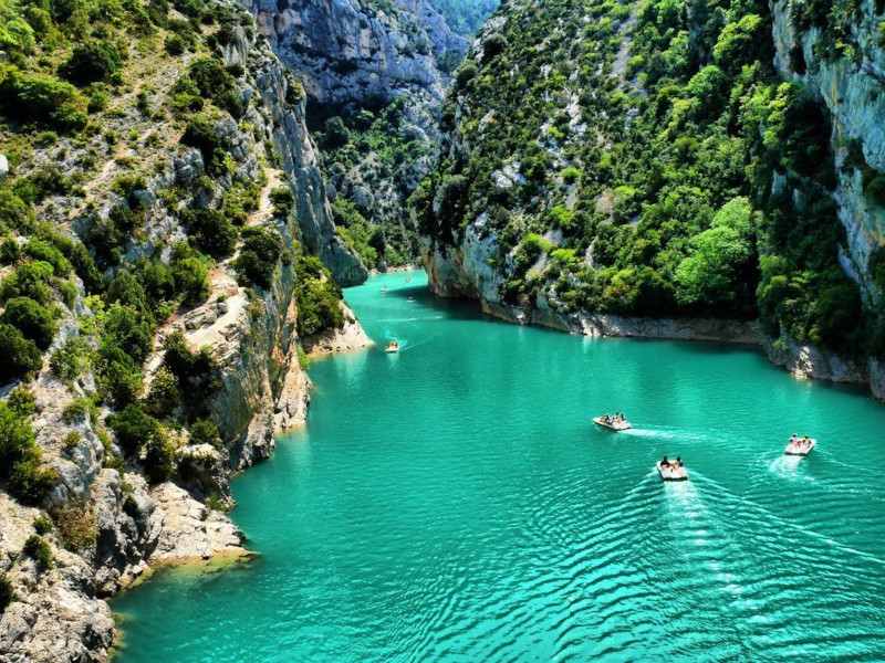 Navigation en bateau dans les Gorges du Verdon