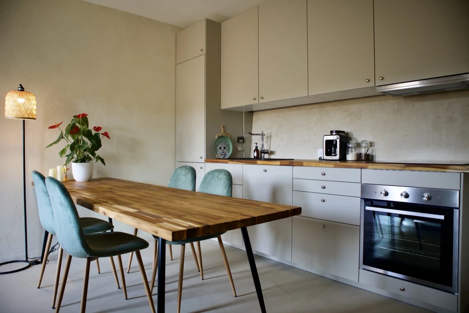 Appartement Kéa – cuisine et salle à manger au cœur de Bauduen