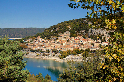 Village niché dans les falaises du Verdon