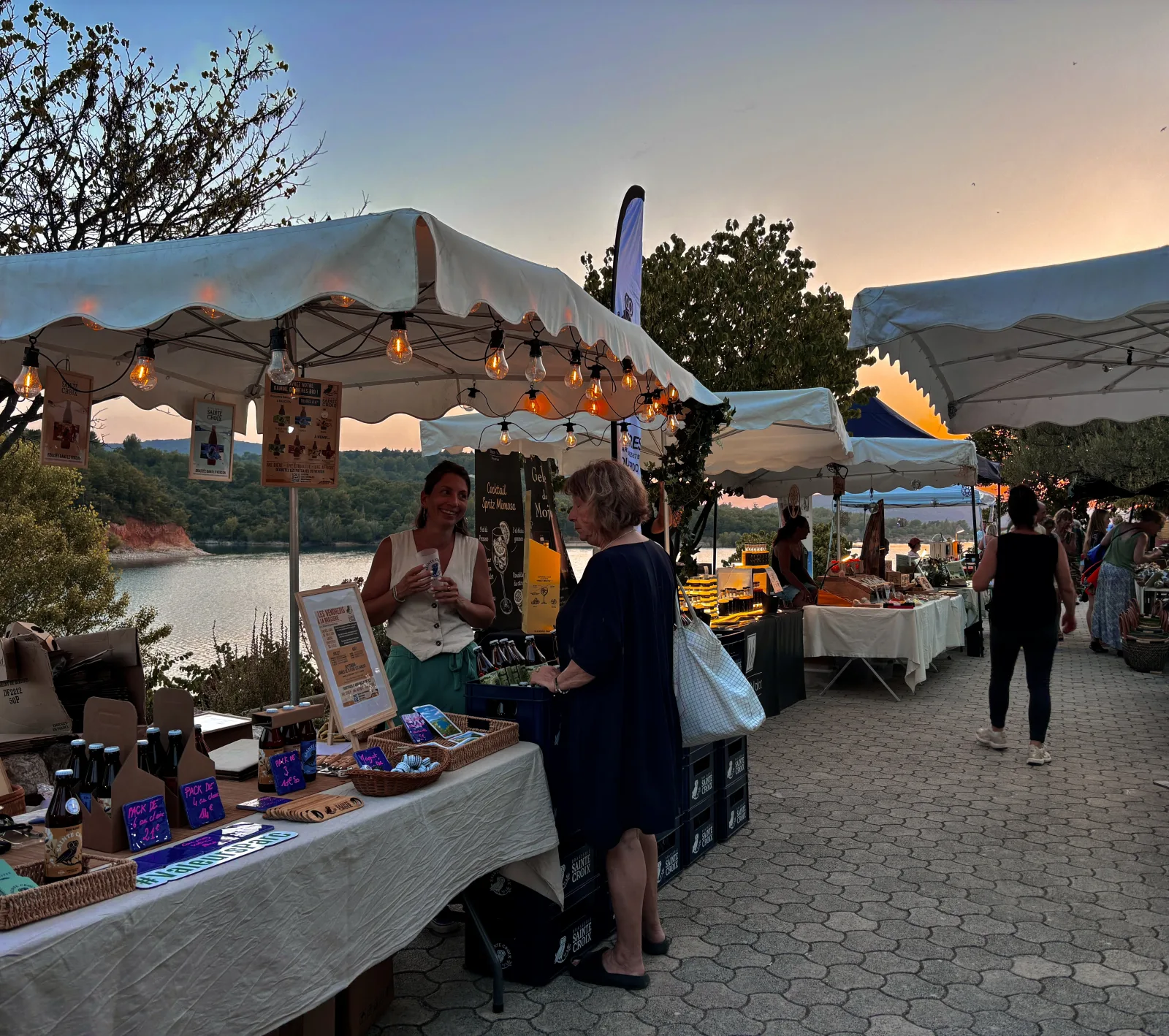 Marché nocturne de Bauduen sur le front de lac de Sainte-Croix, été 2026