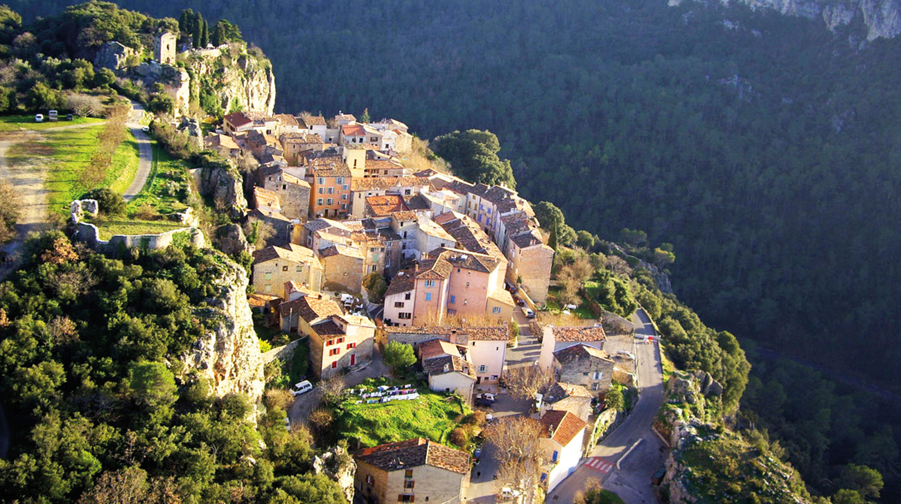 Châteaudouble, village perché dans la roche du Var